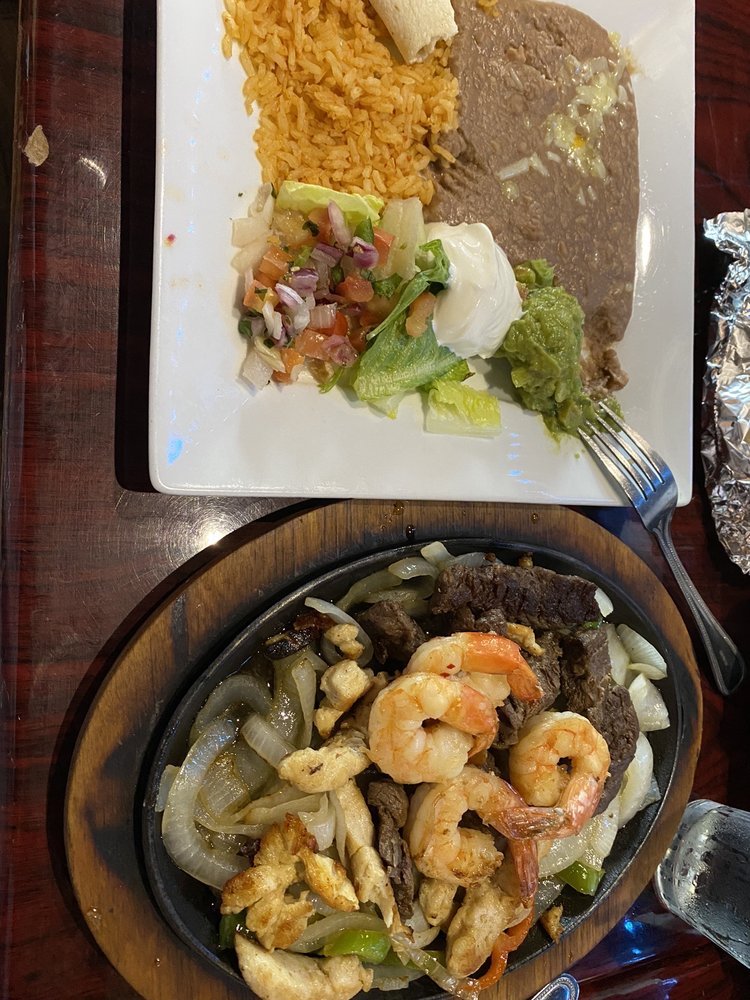 Mariachi's Grill & Cantina