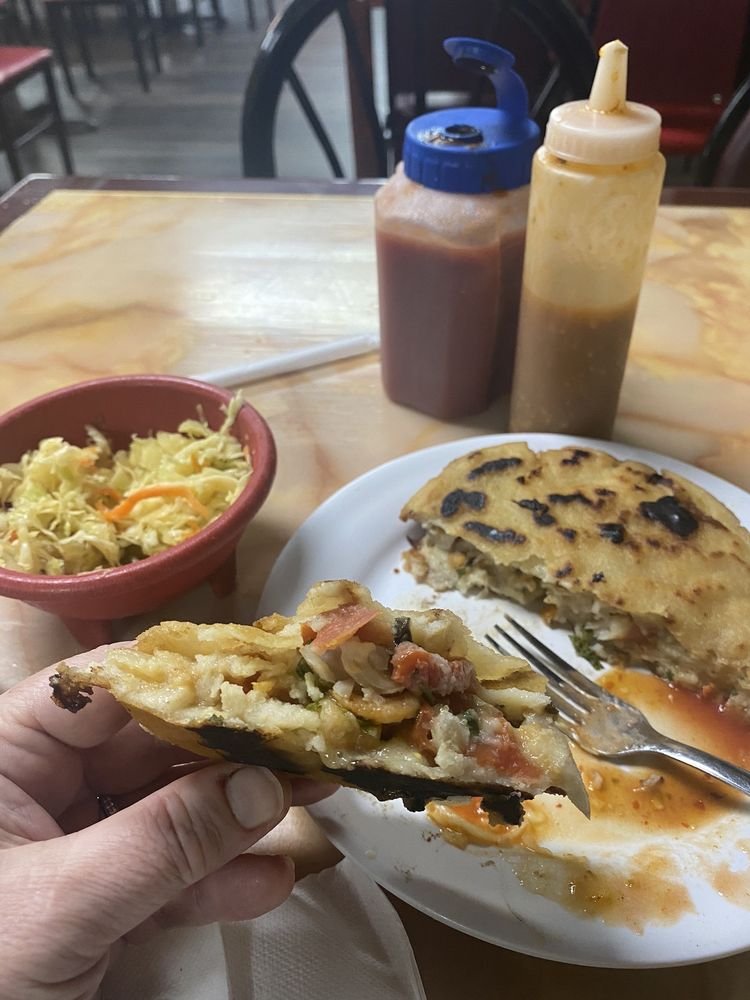 Pupuseria Salvadoreña