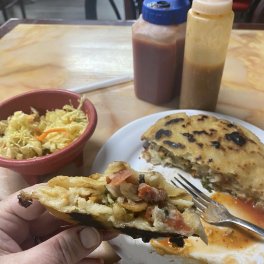 Pupuseria Salvadoreña